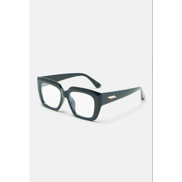 🔒 SOLD 🔒 Stylish Black Square Sunglasses - Picture 3 of 3